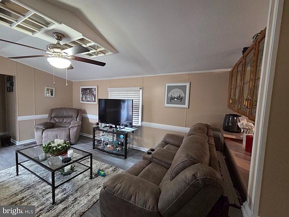 5th image of 11 Westover Pl