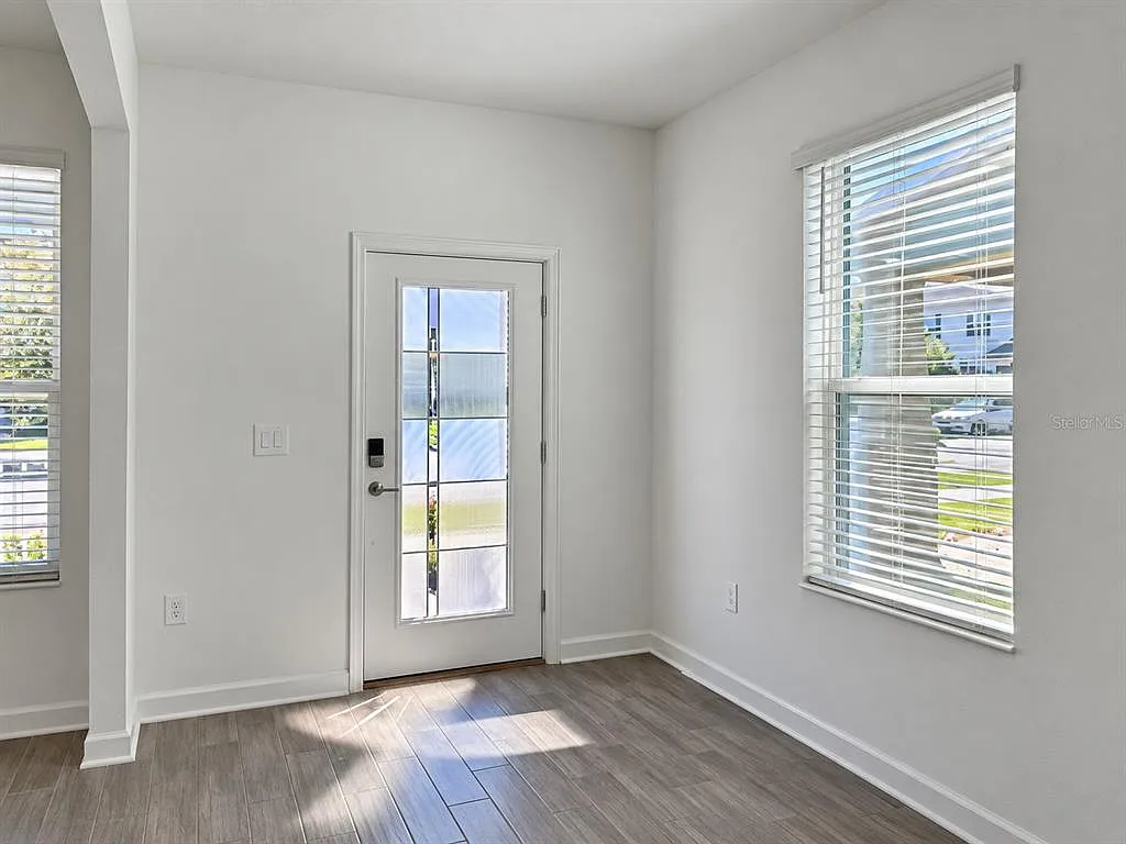 3 bed, 2.5 bath, 2056 sqft, $3,100 — Photo 4