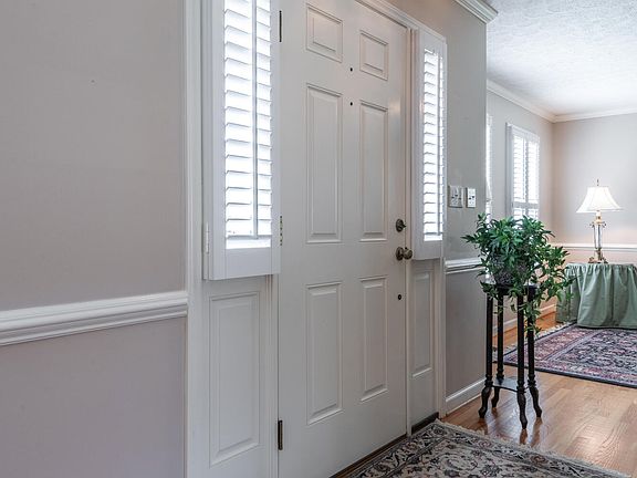 5th image of 210 Castle Way