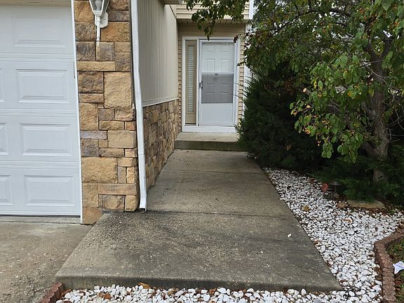 3rd image of 13117 Washington Ct
