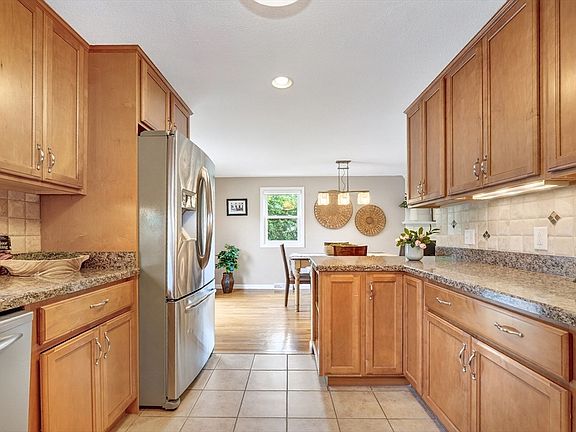 4th image of 104 Hartwell Rd