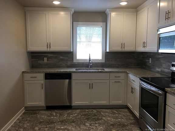 5th image of 319 S Gray Pl