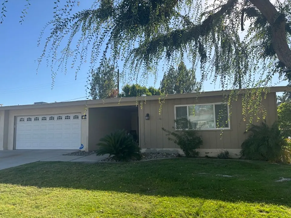 1201 Yorba Linda St