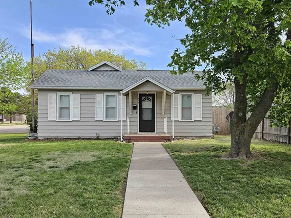 974 E 4th St, Russell, KS 67665