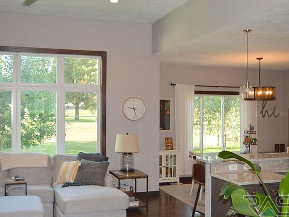3rd image of 2228 E Stone Pointe Cir