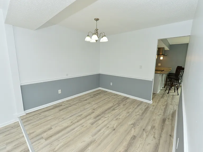 806 Jamestowne Dr — Photo 4