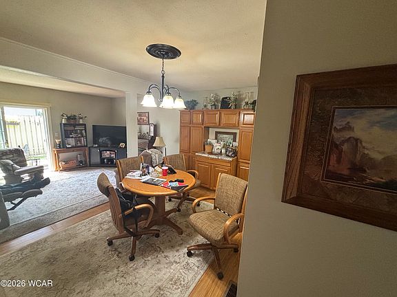 3rd image of 61 Greentree Cir