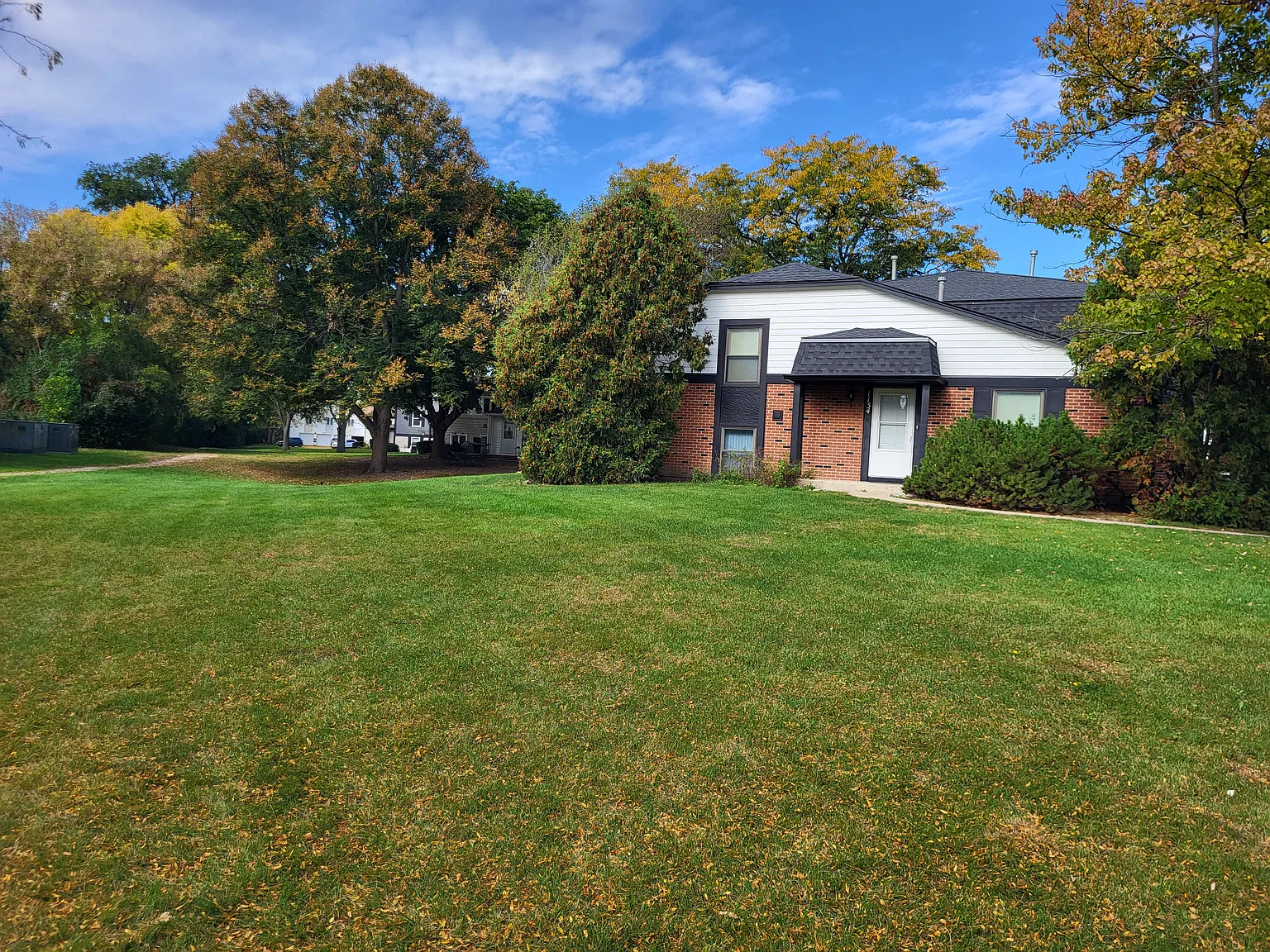 3 bed, 1200 sqft, $2,595 — Photo 2
