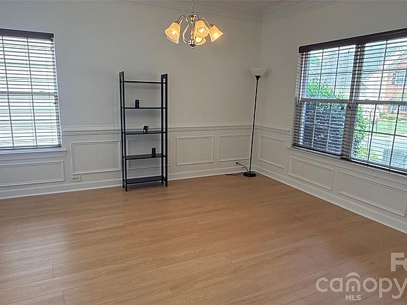 4th image of 2623 Sierra Chase Dr