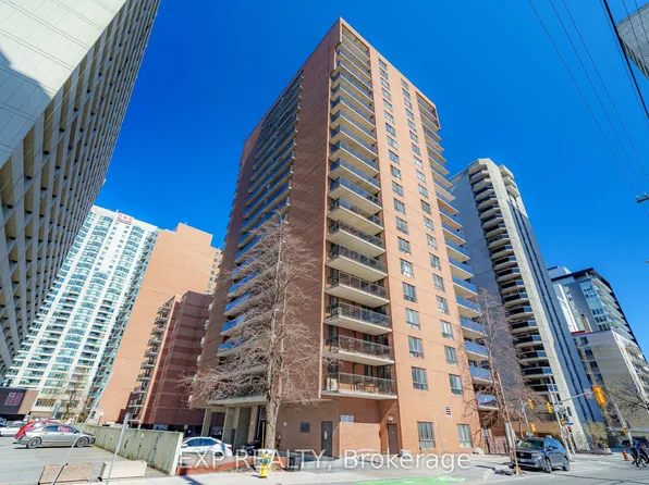 475 Laurier Ave W #1002, Ottawa, ON K1R 7X1
