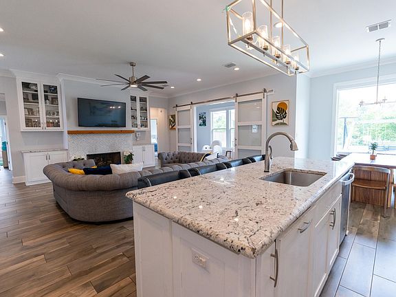 5th image of 2947 Paradise Dr