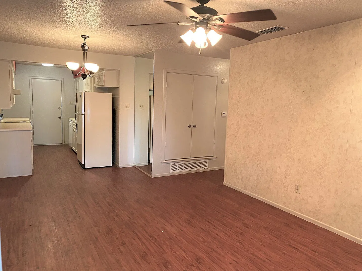 **Beautiful Whisperwood Community Condo** — Photo 2