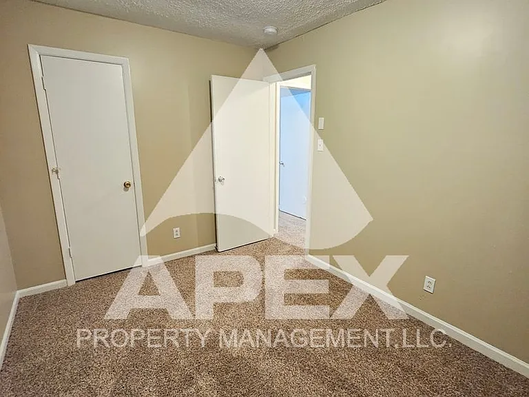 220 Ogle Avenue — Photo 14