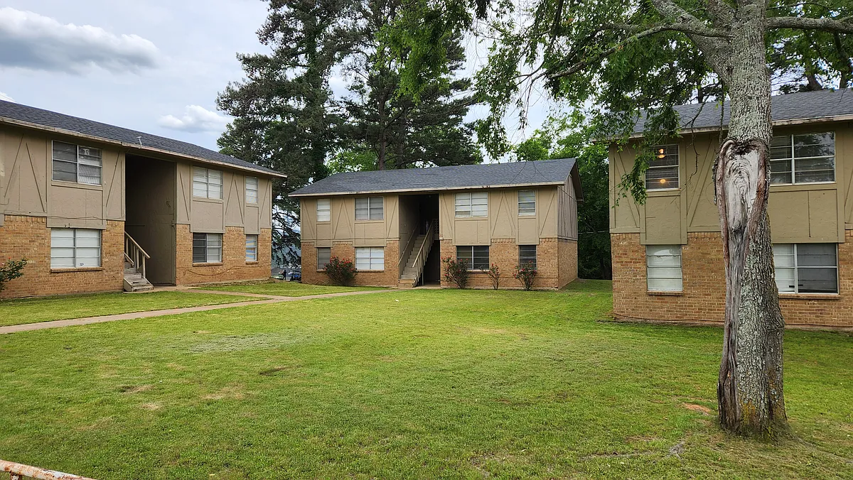 Building Photo - 900 Wildwood Rd #8