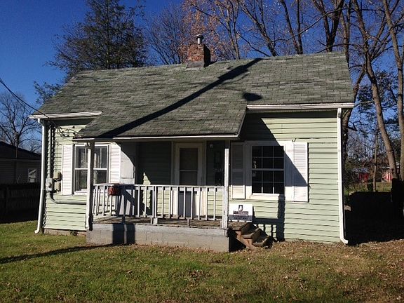 2nd image of 207 Poplar St E