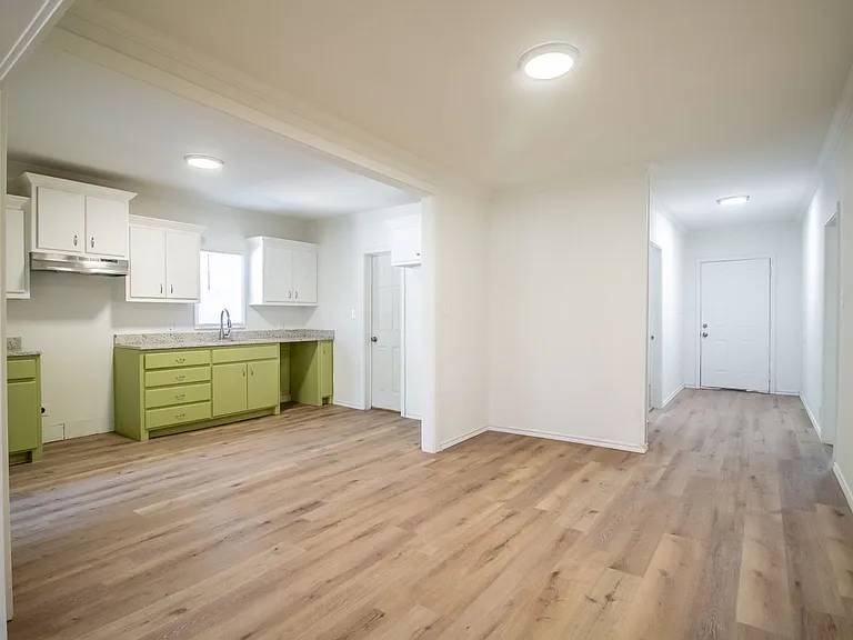 950 W Lynn St — Photo 5