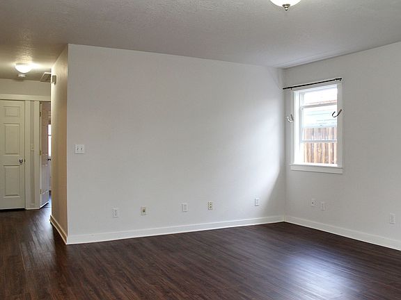 4th image of 5933 SE Franklin St