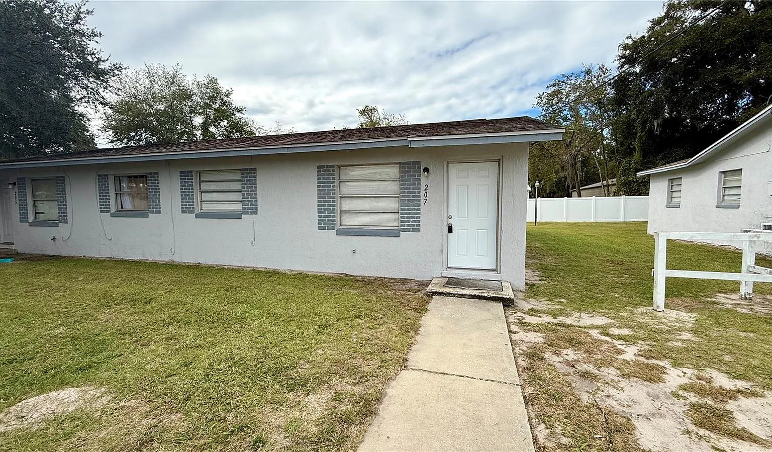 3 bed, 1.0 bath, $999 — Photo 2