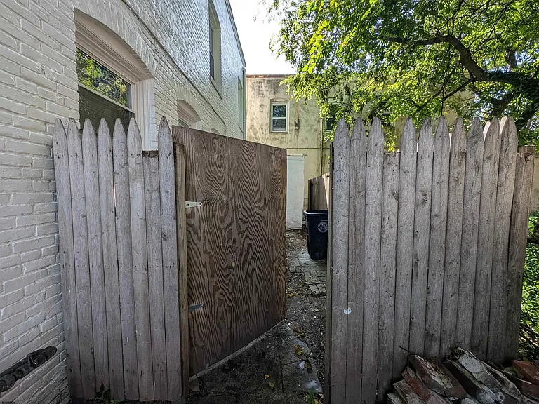 904 Westcoat Pl — Photo 19