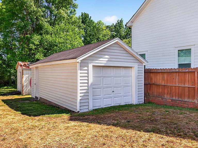 1214 N Sharon Amity Rd — Photo 28