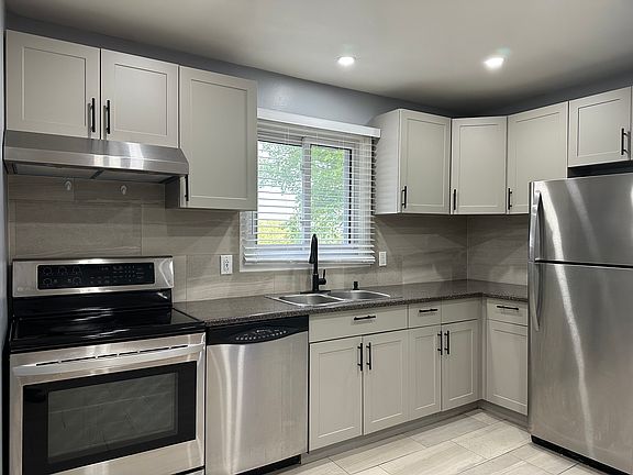 2nd image of 1612 Cherryhill Rd