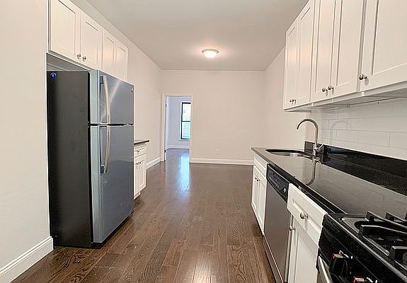5th image of 792 Park Pl APT 1L