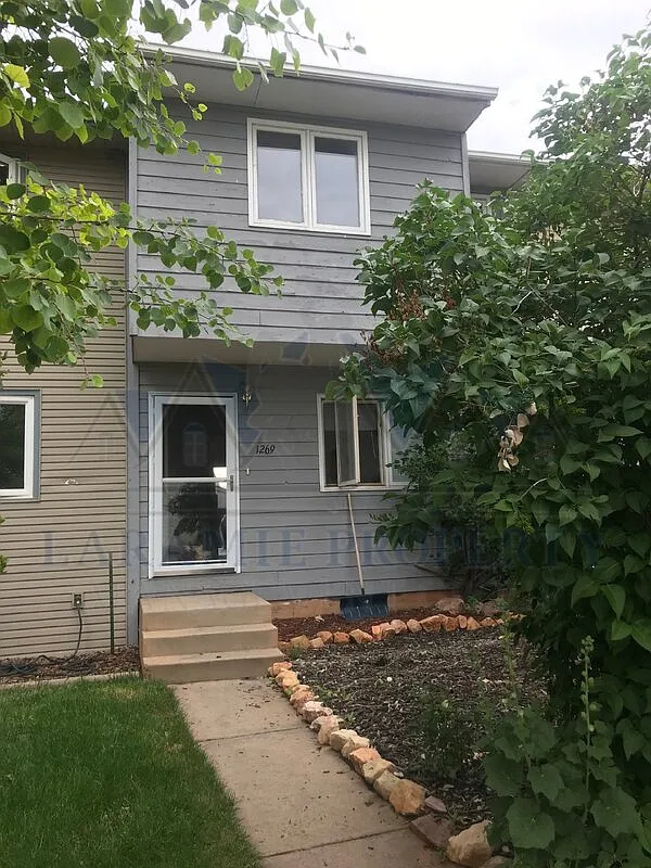 3 bed, 1.5 bath, 1072 sqft, $1,649 — Photo 1