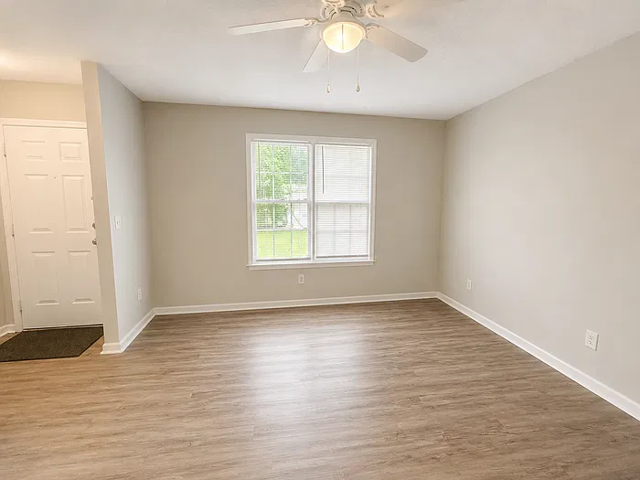 2 bed, 1.5 bath, 1100 sqft, $1,290 — Photo 2