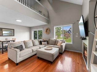 291 Appleblossom Ln E, Shakopee, MN 55379