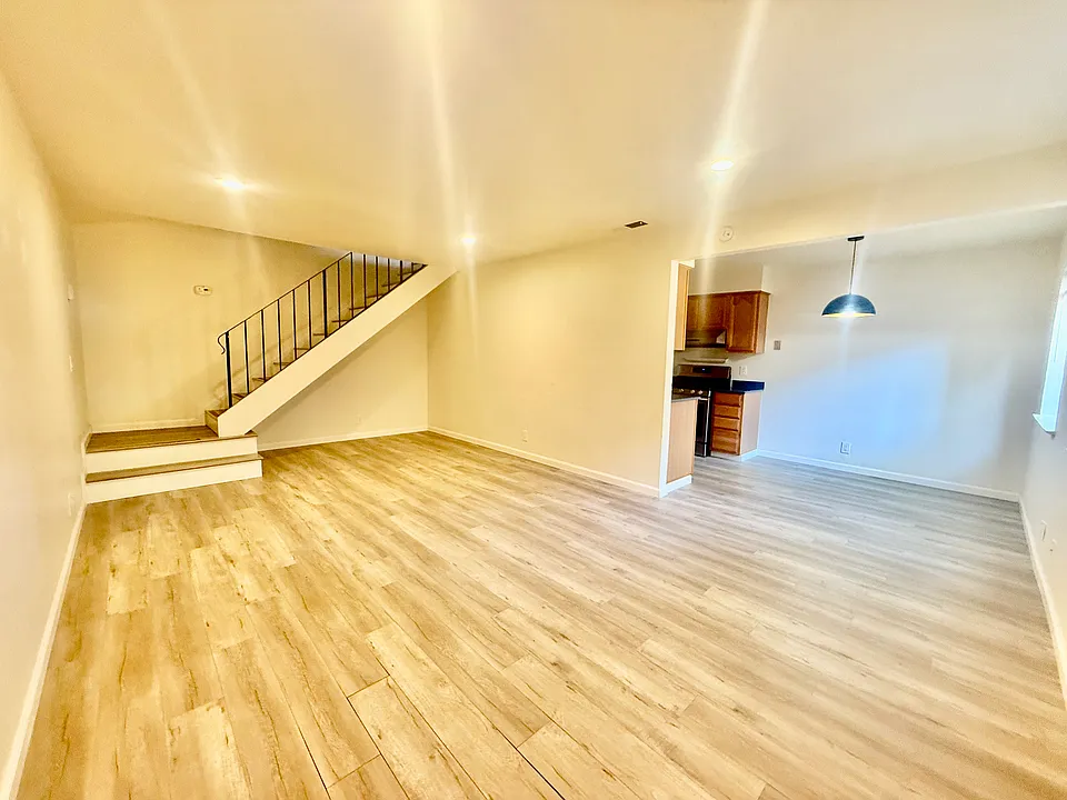 2759 Creekside Dr