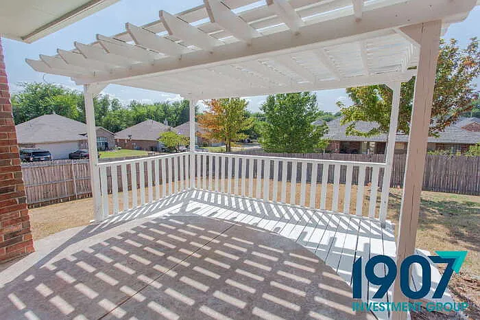 501 Madeline Ln — Photo 29
