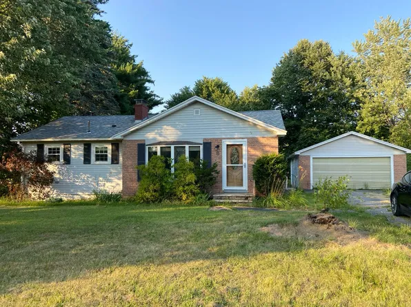 8 Crescent St, Brewer, ME 04412