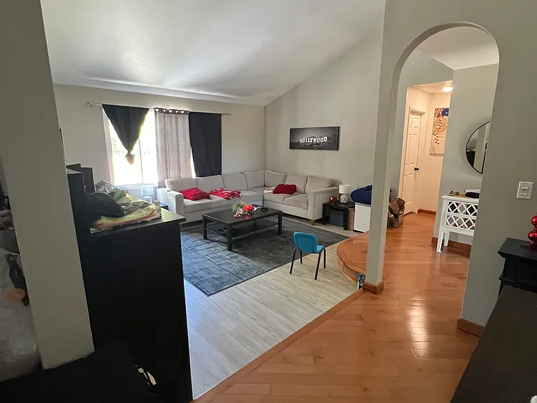 130 Fuschia Ct — Photo 2