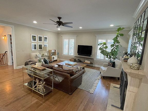 3rd image of 615 Meadow Ln