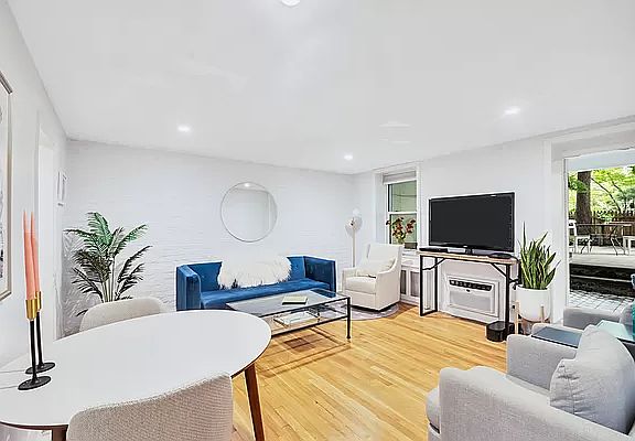 3rd image of 282 Henry St #1/2
