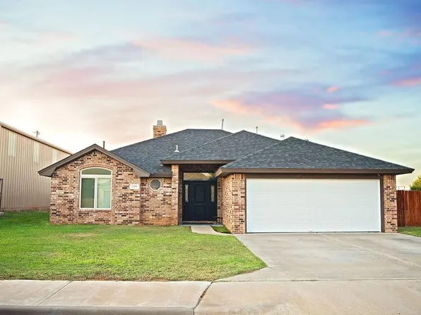 1106 Mesquite St, Denver City, TX 79323