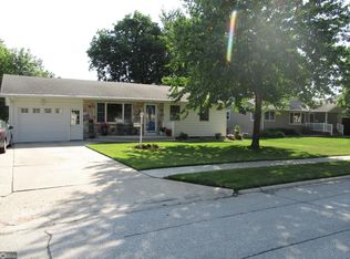 415 S Main St, Carroll, IA 51401