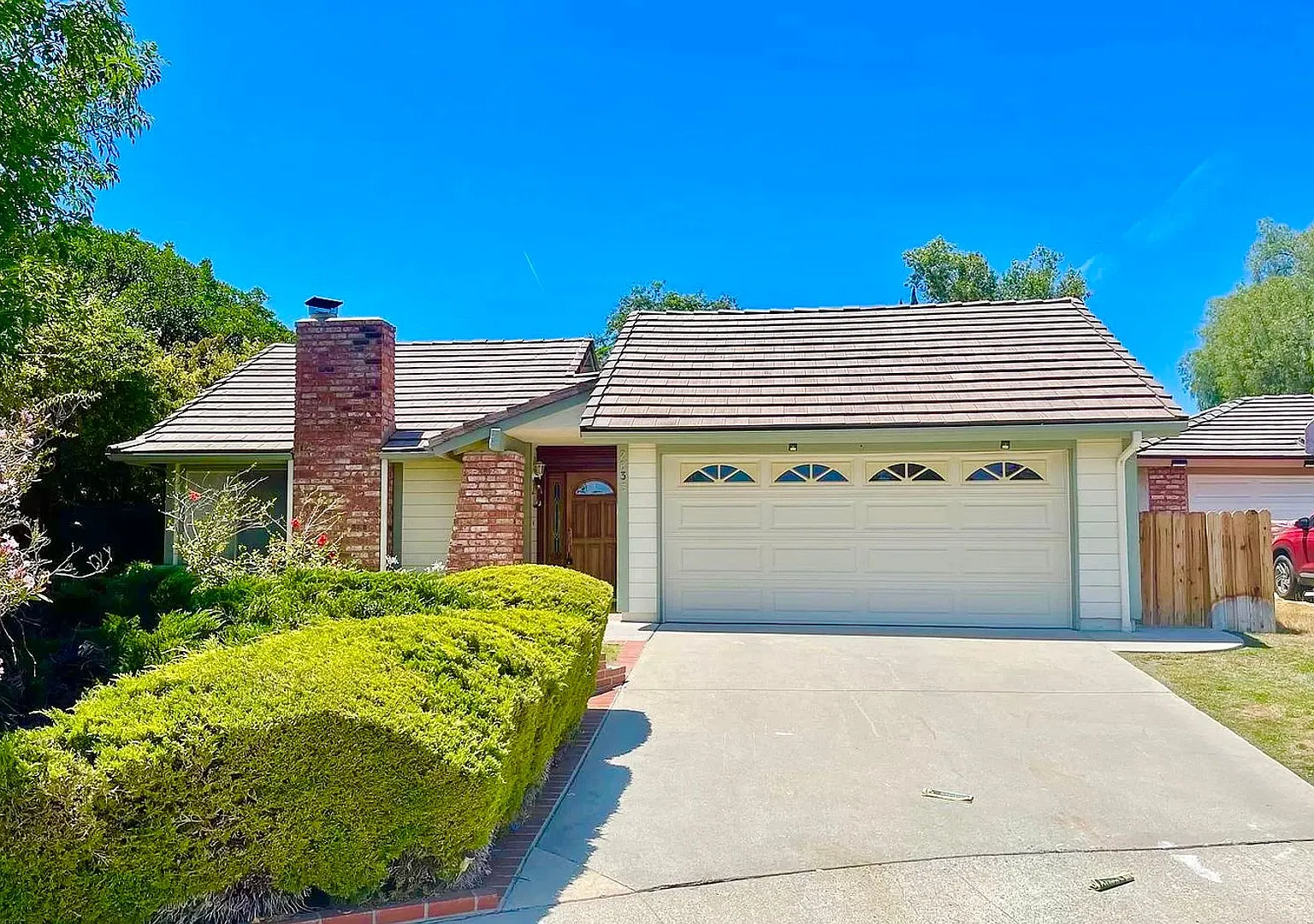 Beautiful 3 bed, single story, Thousand Oaks Home on a cul-de-sac — Photo 1