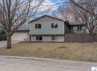 140 Peggy Ln, Eagle Lake, MN 56024