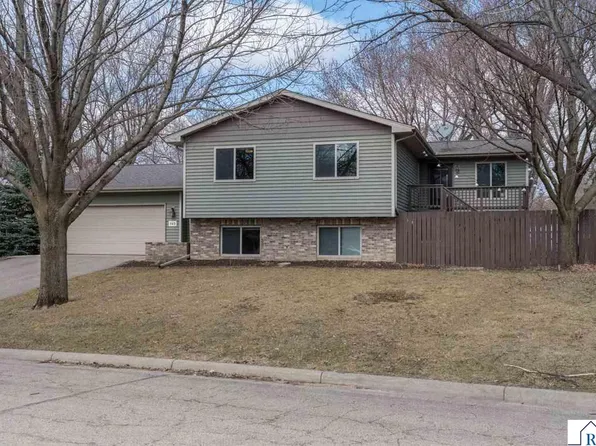 140 Peggy Ln, Eagle Lake, MN 56024