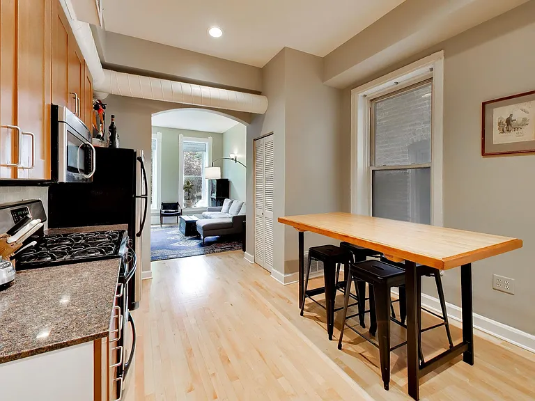 1729 W Erie St #2N — Photo 8