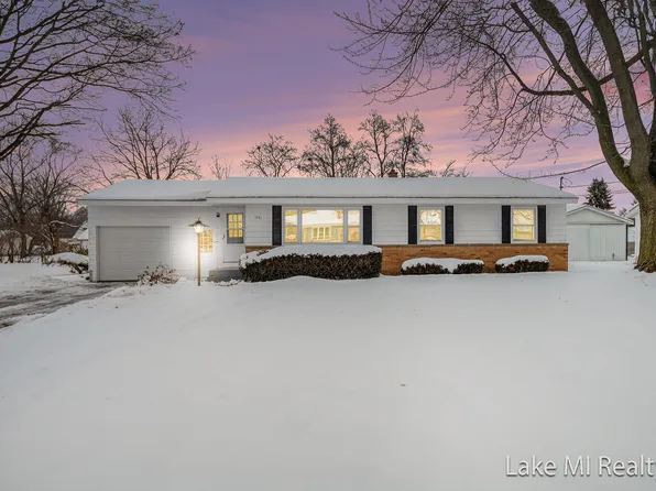 1241 S Marymark Dr, Jenison, MI 49428