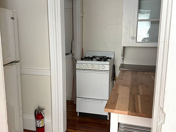 4th image of 373 Angell St #2