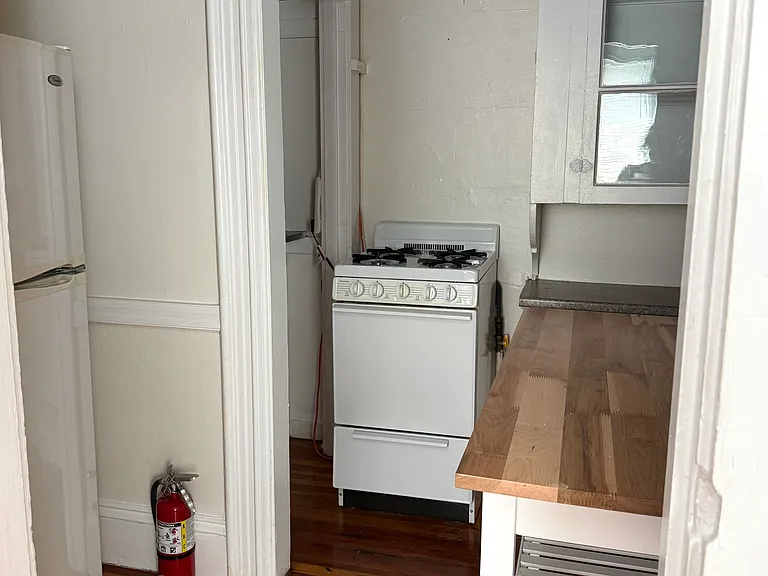 373 Angell St #2 — Photo 4