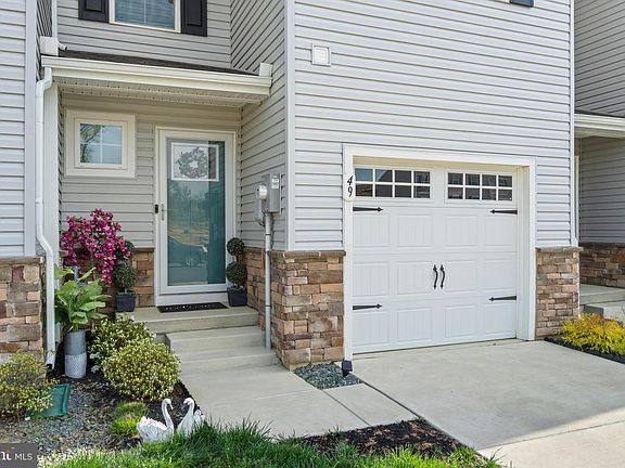 3rd image of 49 Southwind Dr