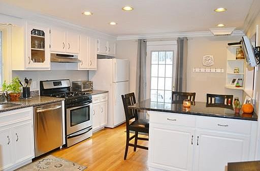 3rd image of 461 Franklin St