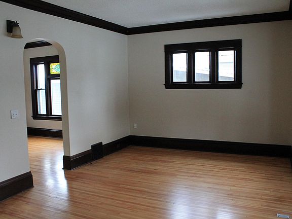 4th image of 1510 32nd St W