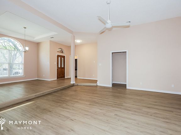 3rd image of 530 Newberry St