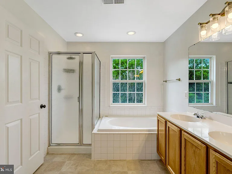 7057 Sauvage Ln — Photo 35