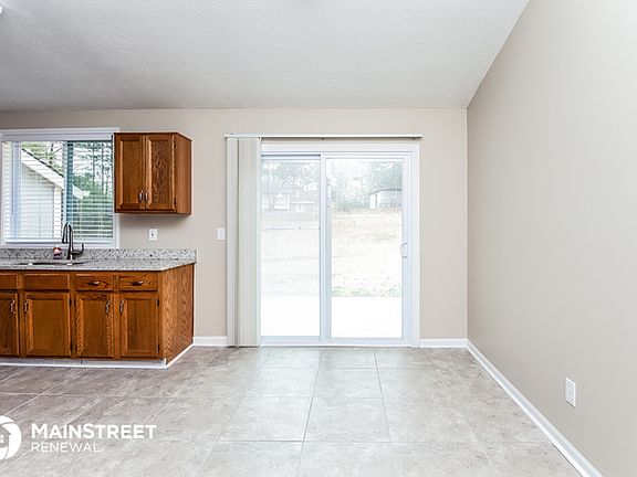 5th image of 351 Chase Woods Cir